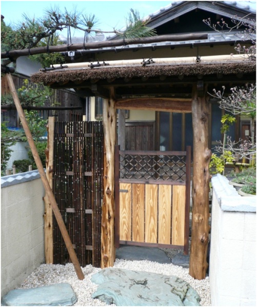 くぐり門（黒竹鉄砲垣）